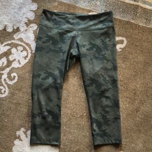 Lululemon cropped wunder under